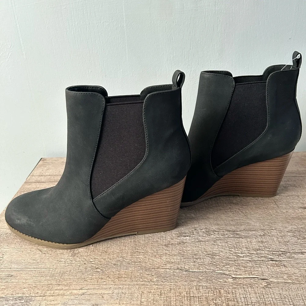 New 8 medium Women's Black Wedge‎ Ankle Boots